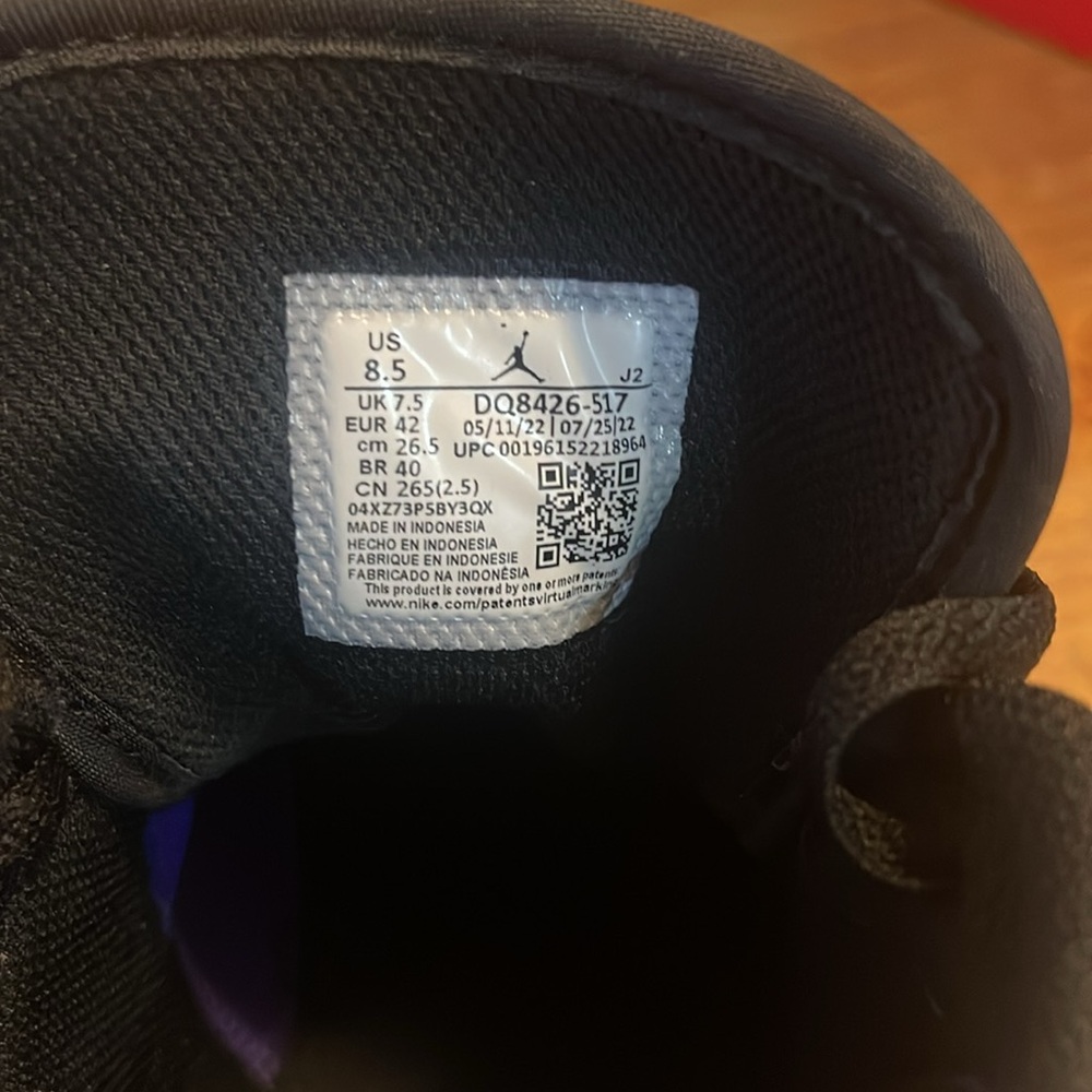 Gently used Nike Air Jordan 1 - Lakers - Picture 7 of 8